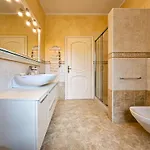 Venti Esclusiva Proprieta Con Piscina&vista 别墅